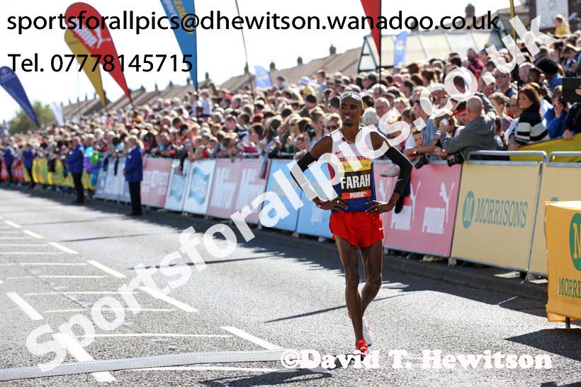 Mo Farah after winning the mens Morrisons Great North Run. Photo: David T. Hewitson/Sports for All Pics